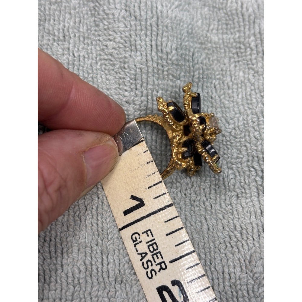 Vtg Gold Tone Black Floral Cocktail Ring Clear Center Stone Statement Size 5.5 - Picture 9 of 10